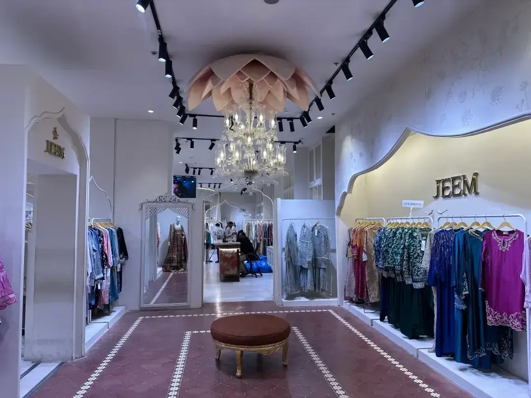Fashion Pakistan Lounge - Image 7